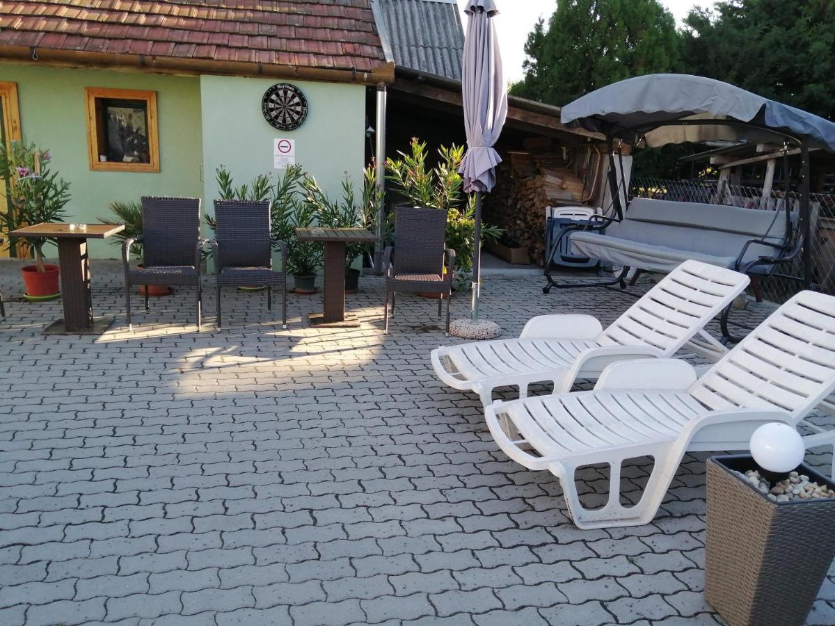 Attila Vendégház Tápiószentmárton Exterior foto