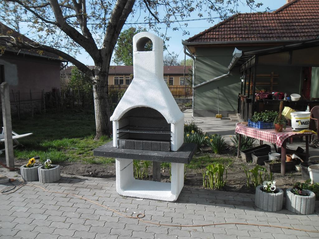 Attila Vendégház Tápiószentmárton Exterior foto