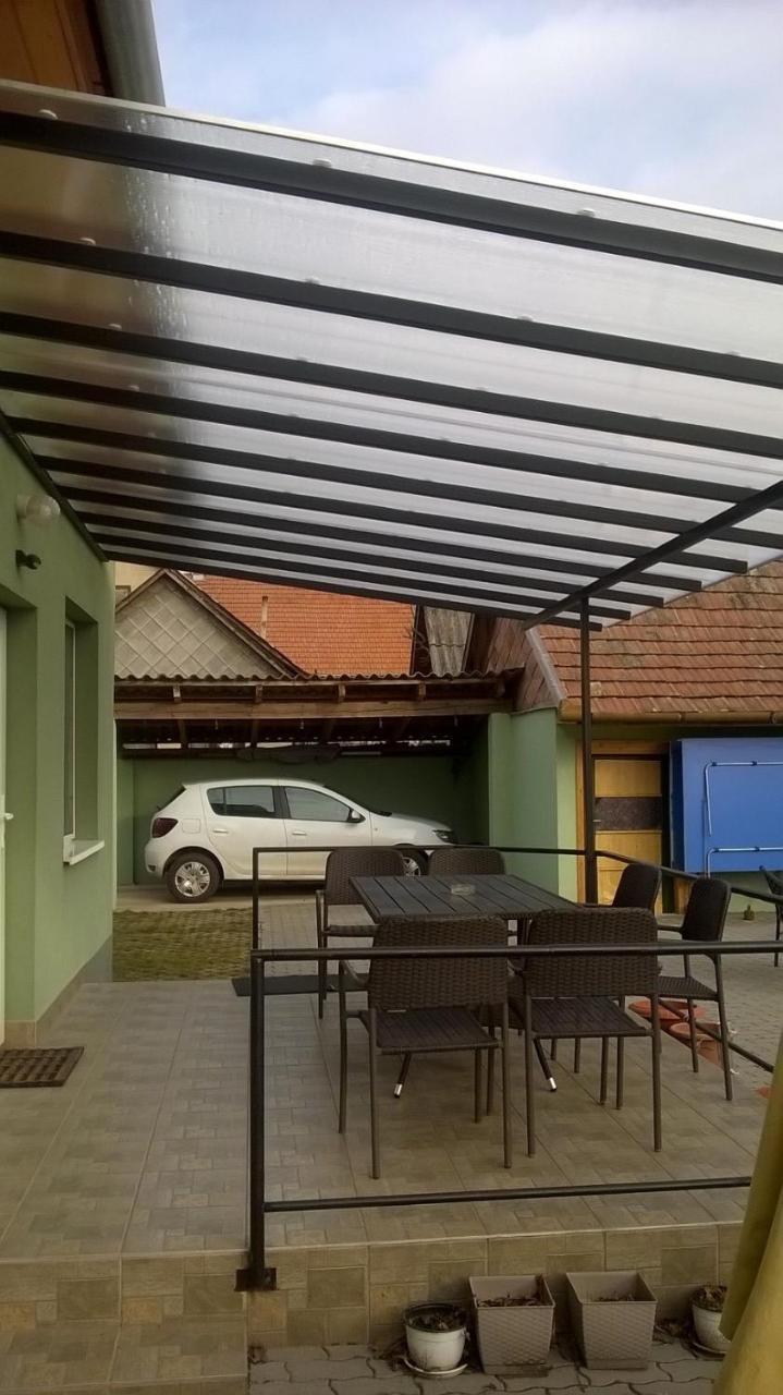 Attila Vendégház Tápiószentmárton Exterior foto